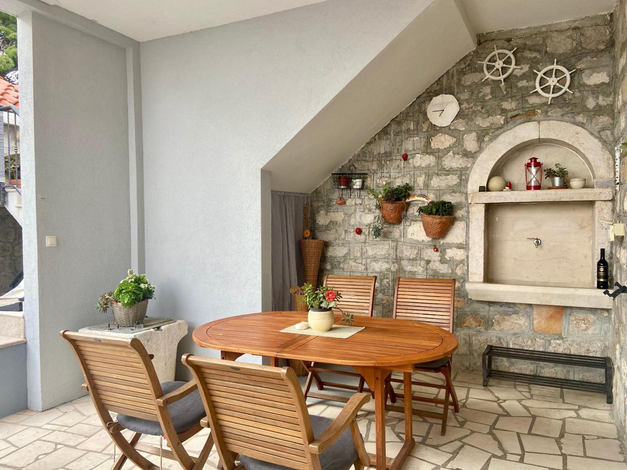 Apartment Simon - Old Stone Charm, Central Bol Life Екстериор снимка